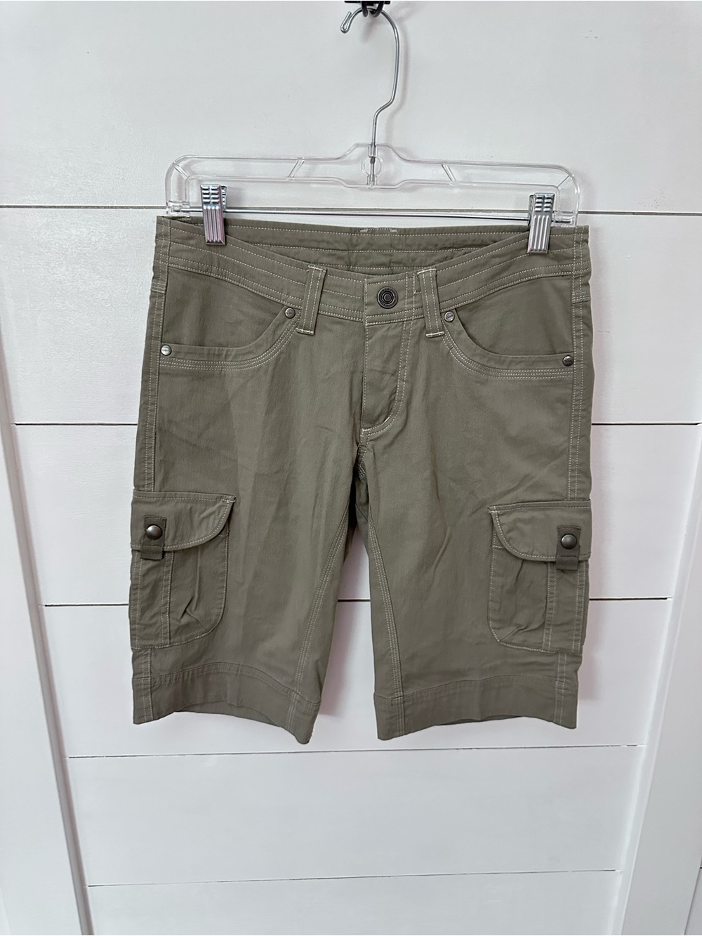 Kuhl 4 green cargo utility workwear casual woman short